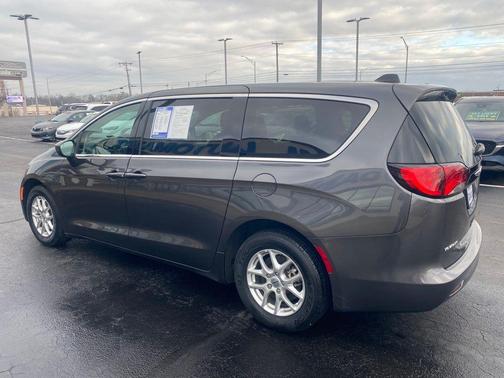 2023 Chrysler Voyager LX