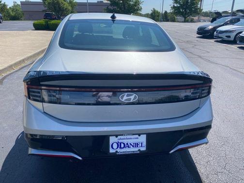 Aero Silver 2025 Hyundai SONATA SEL