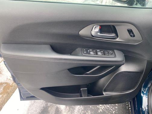 2025 Chrysler Pacifica L