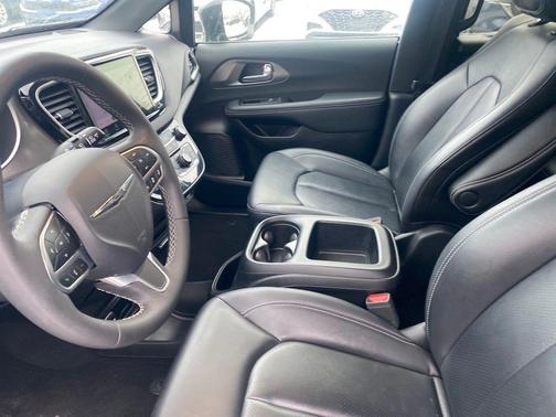 2025 Chrysler Pacifica L