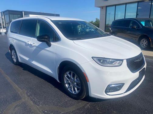 Bright White Clearcoat 2024 Chrysler Pacifica Touring L