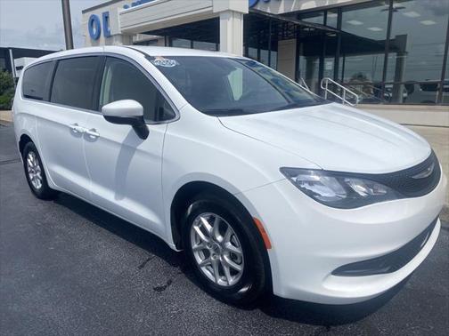 2023 Chrysler Voyager LX