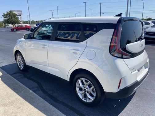 2024 Kia Soul LX