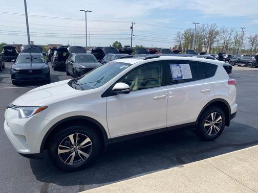 Super White 2018 Toyota RAV4 XLE
