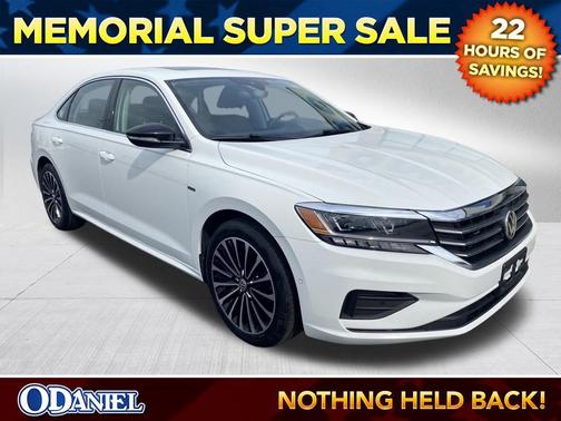 Pure White 2022 Volkswagen Passat 2.0T Limited Edition