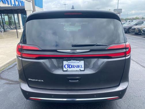 Granite Crystal Metallic Clearcoat 2023 Chrysler Pacifica Touring L