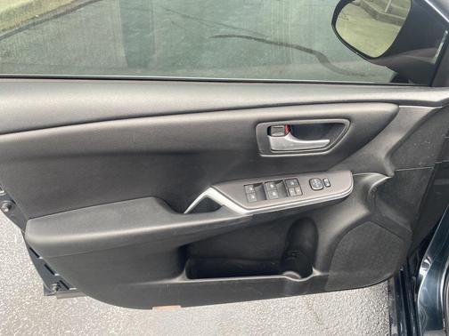 2016 Toyota Camry Hybrid 