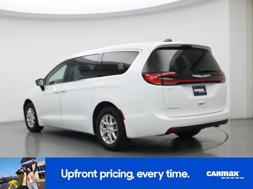 White 2025 Chrysler Pacifica Select