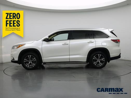 White 2016 Toyota Highlander XLE