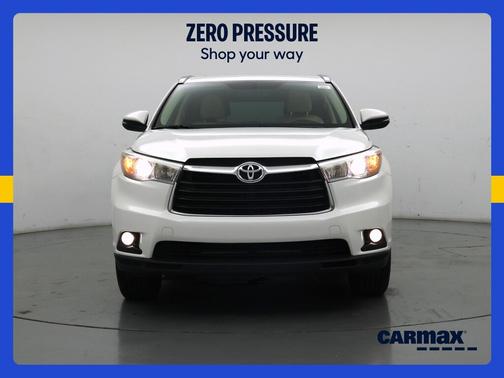 White 2016 Toyota Highlander XLE