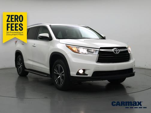 White 2016 Toyota Highlander XLE
