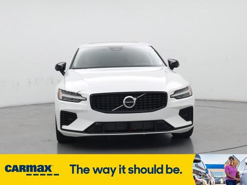 2023 Volvo S60 Recharge Plug-In Hybrid T8 Plus Dark Theme