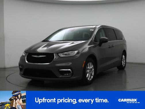 Gray 2023 Chrysler Pacifica Touring L
