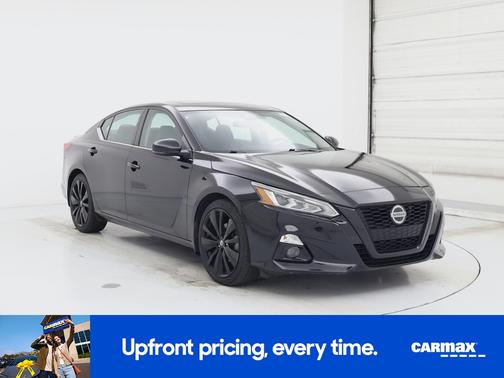 Black 2022 Nissan Altima SR