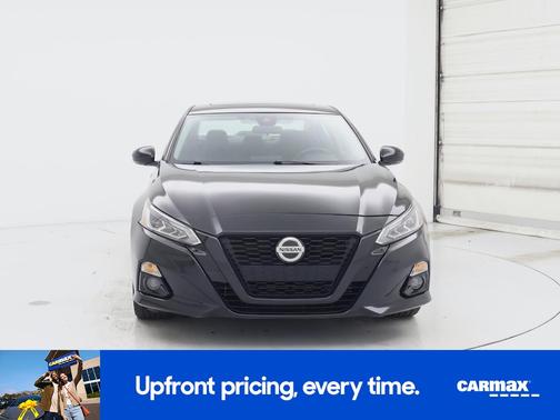 Black 2022 Nissan Altima SR
