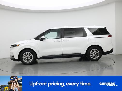White 2024 Kia Carnival LX
