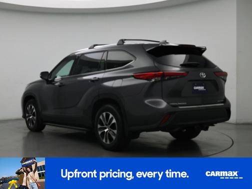 Gray 2021 Toyota Highlander XLE