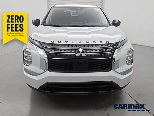 White 2024 Mitsubishi Outlander ES