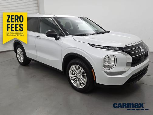 White 2024 Mitsubishi Outlander ES