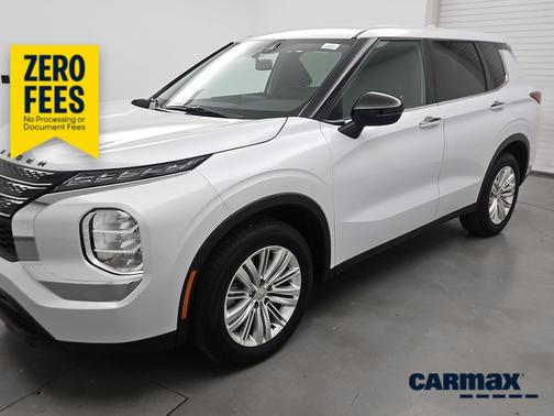 White 2024 Mitsubishi Outlander ES