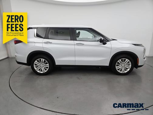 White 2024 Mitsubishi Outlander ES