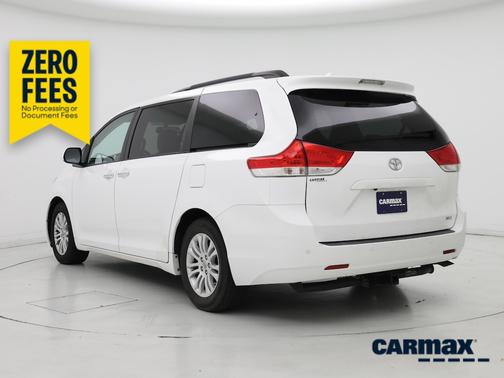 White 2014 Toyota Sienna XLE