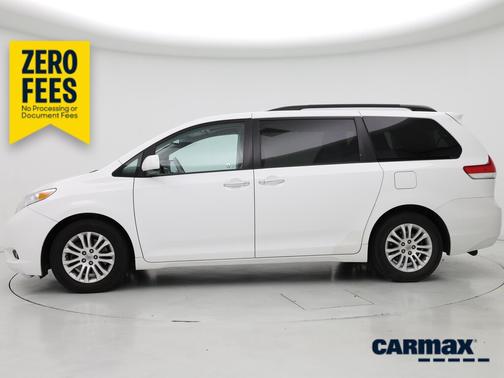White 2014 Toyota Sienna XLE
