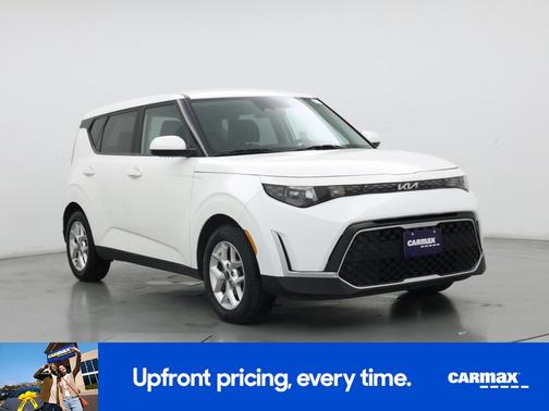 White 2023 Kia Soul LX