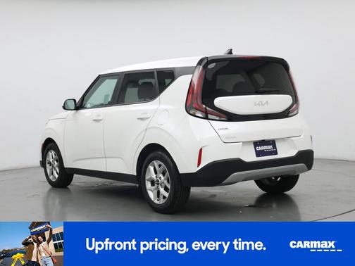 White 2023 Kia Soul LX