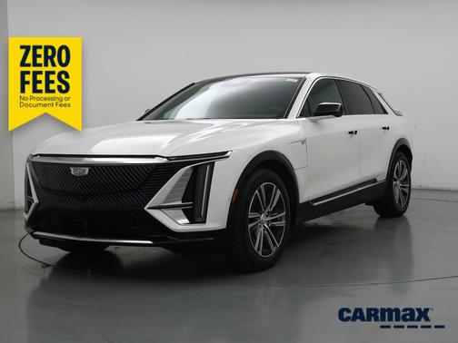 White 2024 Cadillac LYRIQ Luxury 1