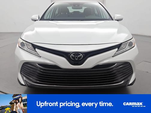 Pearl 2019 Toyota Camry XLE