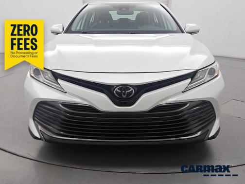 Pearl 2019 Toyota Camry XLE