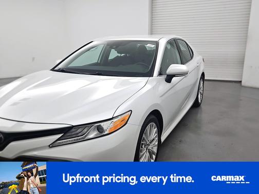 Pearl 2019 Toyota Camry XLE