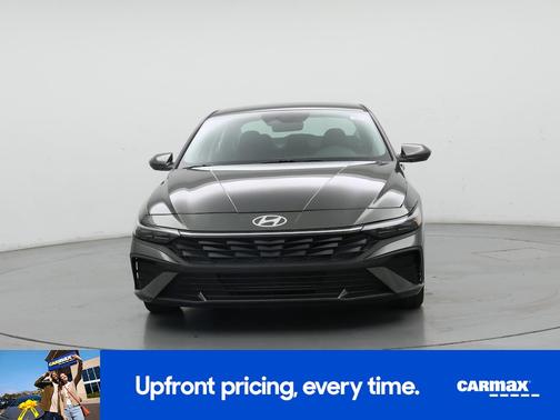 Gray 2025 Hyundai ELANTRA SE