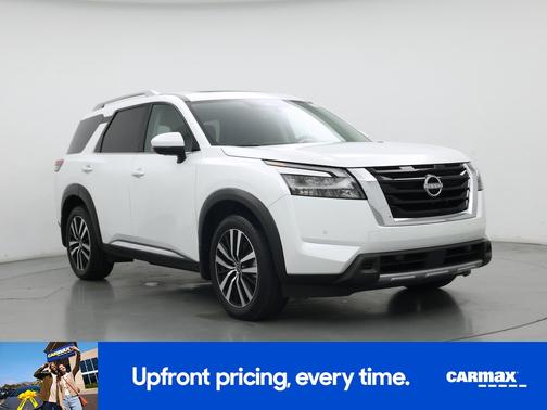 White 2025 Nissan Pathfinder Platinum