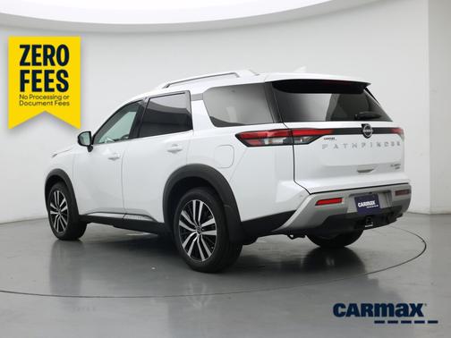 White 2025 Nissan Pathfinder Platinum