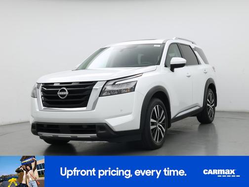 White 2025 Nissan Pathfinder Platinum