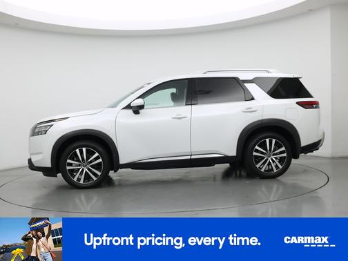 White 2025 Nissan Pathfinder Platinum