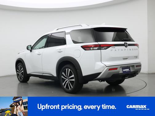 White 2025 Nissan Pathfinder Platinum