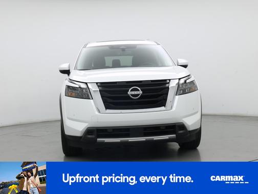 White 2025 Nissan Pathfinder Platinum