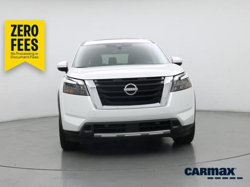 White 2025 Nissan Pathfinder Platinum