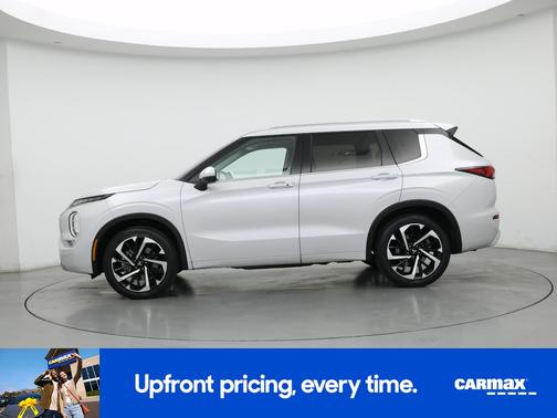 White 2024 Mitsubishi Outlander SEL