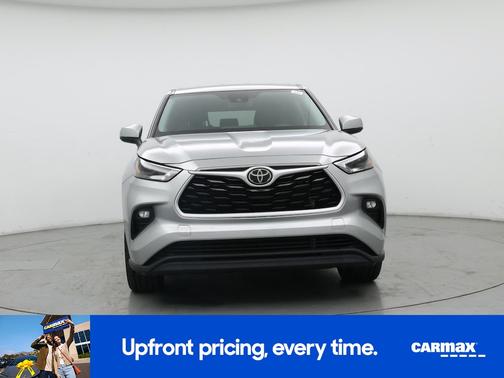 Silver 2022 Toyota Highlander LE