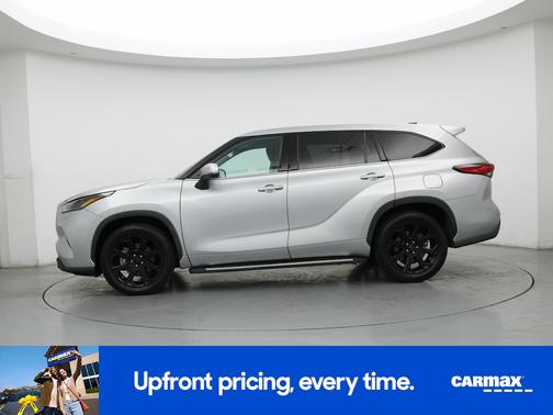Silver 2022 Toyota Highlander LE