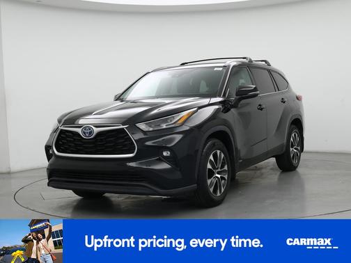 Black 2022 Toyota Highlander Hybrid XLE