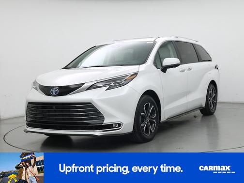 White 2025 Toyota Sienna Platinum