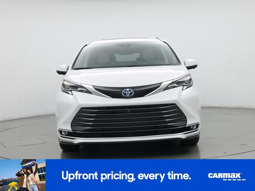 White 2025 Toyota Sienna Platinum