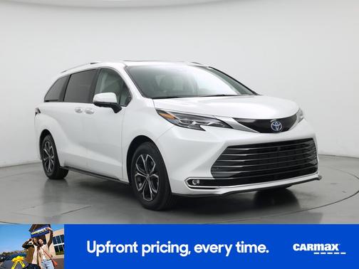 White 2025 Toyota Sienna Platinum