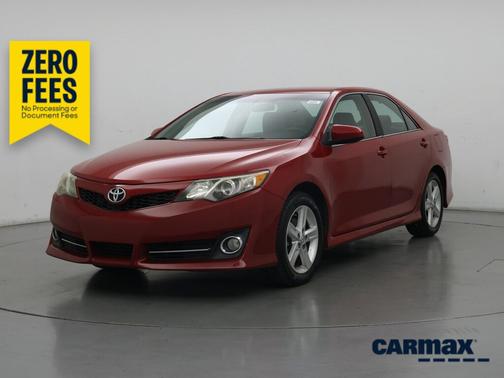 Red 2014 Toyota Camry SE