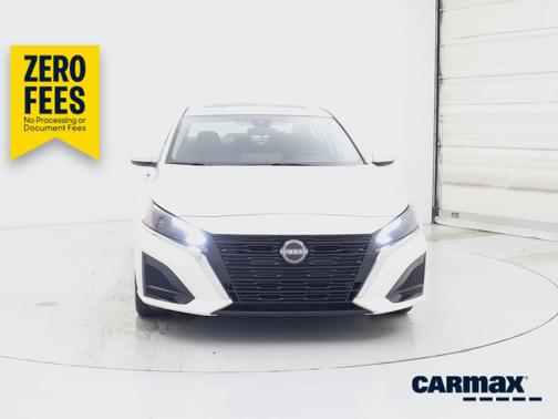 White 2023 Nissan Altima SV